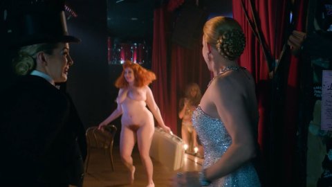 Geena Davis, Kasia Szarek - Full Frontal in GLOW s03e09 (2019)