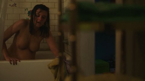 Frankie Shaw - Full Frontal in SMILF s02e05 (2019)