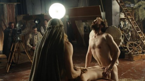 Franziska Holitschke - Full Frontal in Babylon Berlin s01 (2017)