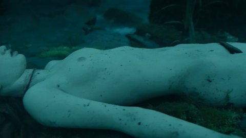 Marta Etura, Valeria Salcedo - Full Frontal in The Invisible Guardian (2017)