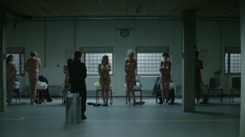 Elodie Fontan - Full Frontal in Prise au piège s01e01-06 (2019)